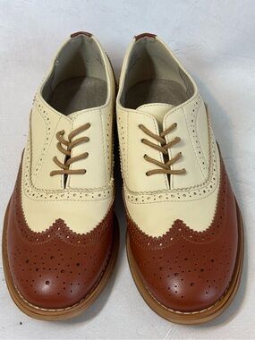 Wanted Babe Tan Two-Tone Brown and Cream Wingtip oxfords, size 8